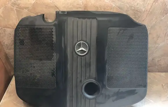 Mercedes-Benz E W212 Engine cover (trim) A6510102167