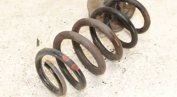 Toyota RAV 4 (XA40) Rear coil spring