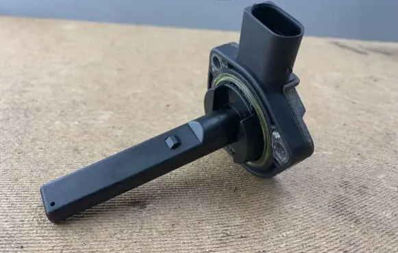 BMW 5 F10 F11 Oil level sensor 7508003 12617508003 12611439810