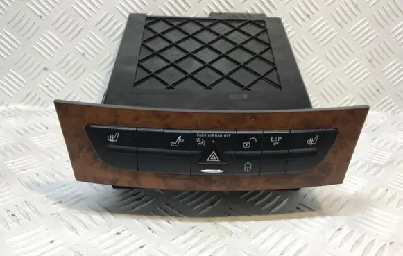 Mercedes-Benz CLS C219 CD/DVD changer 