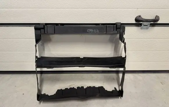 Land Rover Range Rover Sport L494 Intercooler air channel guide FPLA8C464A-KPD104