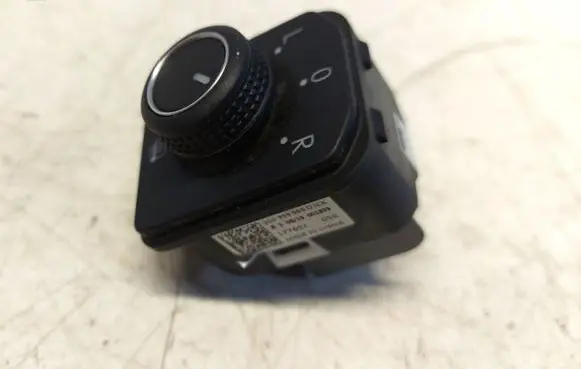 Fog light switch