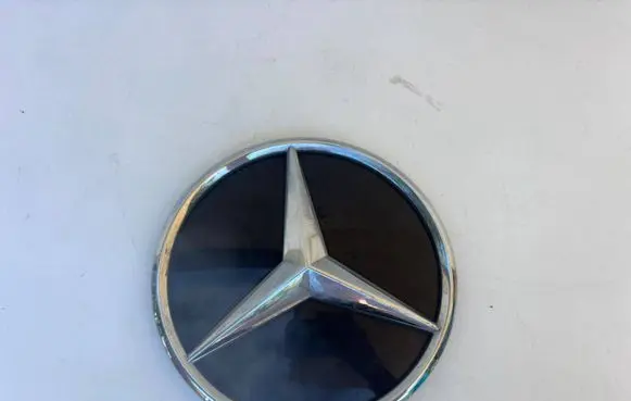Mercedes-Benz GLC X253 C253 Manufacturer badge logo/emblem A0008881600