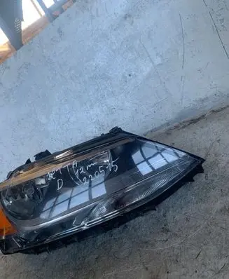 Volkswagen Jetta VI Headlight/headlamp