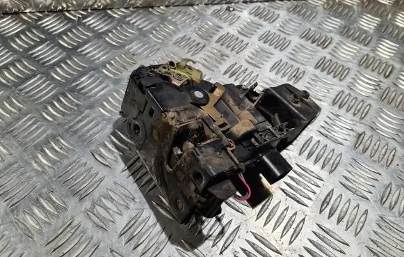 Volkswagen Golf IV Coupe door lock (next to the handle) 