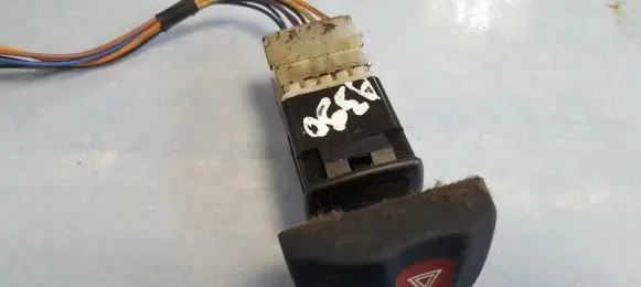 Renault Megane I Hazard light switch 841043