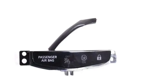 Nissan Qashqai Passenger airbag on/off switch 