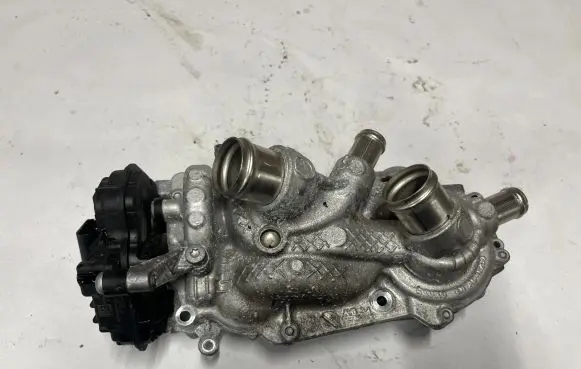Seat Leon (5F) Water pump 04E907593 05E121042B