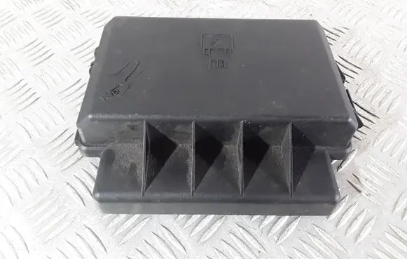 Toyota Avensis T250 Fuse box cover 7140191430