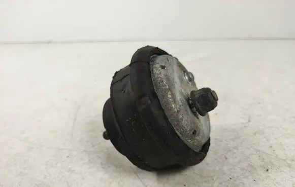 Engine mount bracket