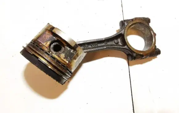 Hyundai Accent Piston with connecting rod
