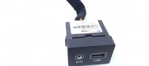 Hyundai i20 (GB IB) USB socket connector 96120C7000