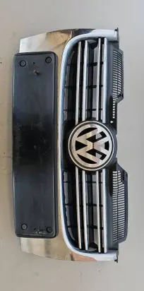 Volkswagen Jetta V Front bumper upper radiator grill 1k5853651