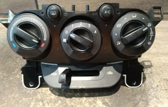 Mazda 2 Climate control unit 4A27