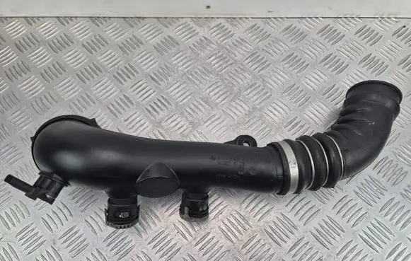 BMW 3 E90 E91 Air intake hose/pipe 7570069