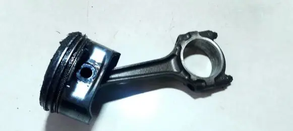 Opel Zafira B Piston with connecting rod z16xer