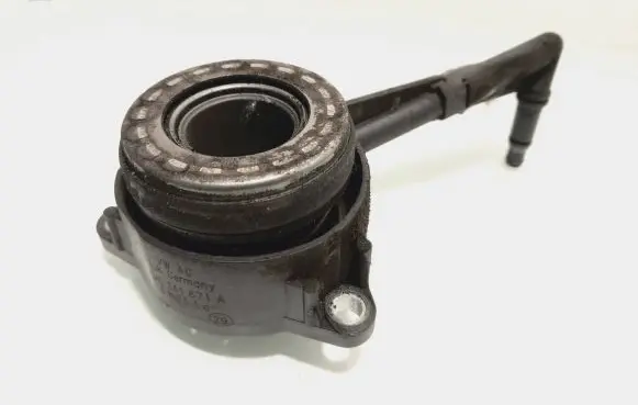 Skoda Octavia Mk2 (1Z) Clutch release bearing slave cylinder 0a5141671A