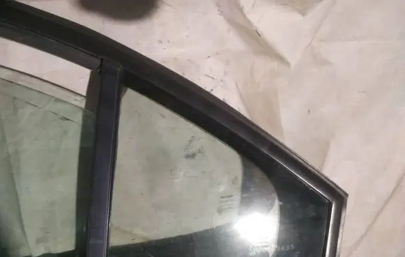 Nissan Primera Rear vent window glass AS2