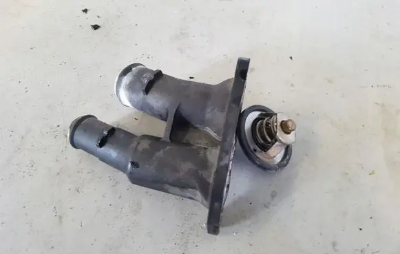 Ford Focus Thermostat housing 