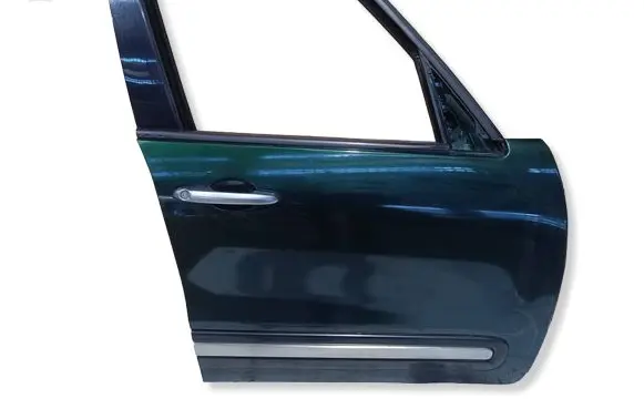 Fiat 500L Front door 