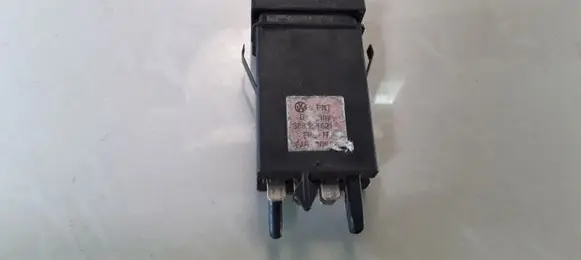 Volkswagen PASSAT B5 Windscreen/window heater switch 3B0959621B