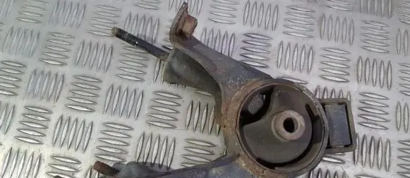 KIA Carnival Engine mount bracket