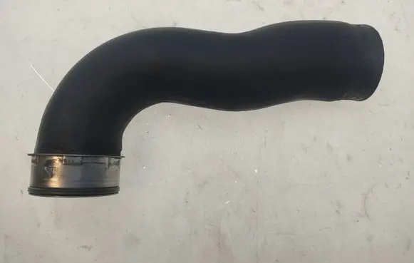 Volkswagen Jetta VI Intercooler hose/pipe 1K0145832N