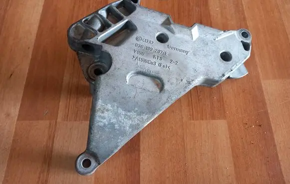 Volkswagen PASSAT B6 Engine mounting bracket 03G199207E