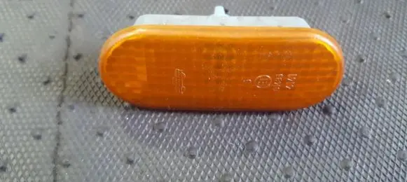 Volkswagen Golf IV Front fender indicator light 3B0949117