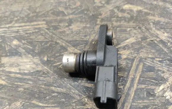Cadillac SRX Camshaft position sensor 12566847 0232103047