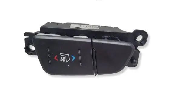Hyundai i40 Seat heating switch 937303Z250 2012719 39R1DF1000