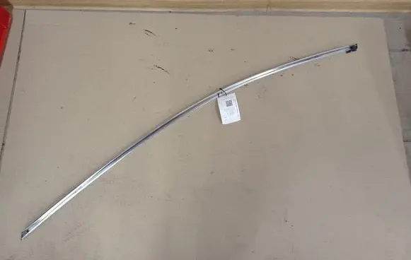 Toyota Avensis T270 Windshield trim