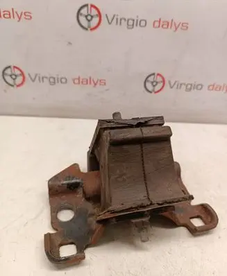 Nissan Navara D40 Engine mount bracket