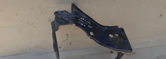 Mercedes-Benz E W211 Headlight/headlamp mounting bracket