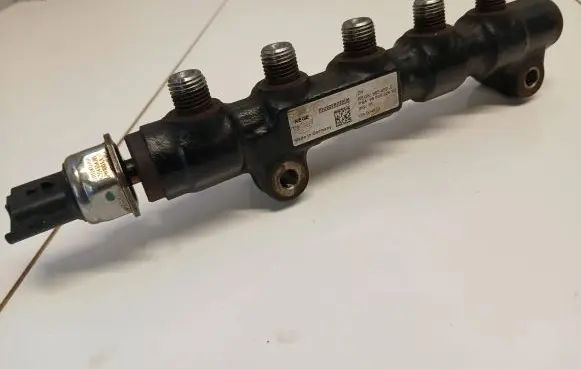 Ford Focus Fuel main line pipe 9654592680 124004833