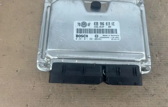 Skoda Superb B6 (3T) Engine control unit/module 038906019KE 0281011201 1039S02066