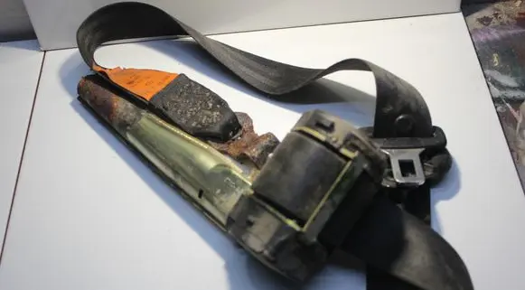 Volkswagen Golf III Front seatbelt 6N4857706C 0711248B 191857737