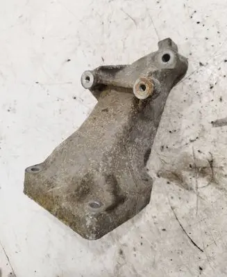Engine mounting bracket