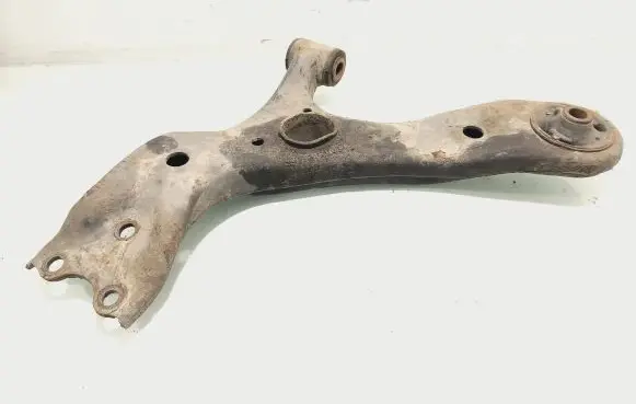 Toyota Avensis T270 Front lower control arm/wishbone