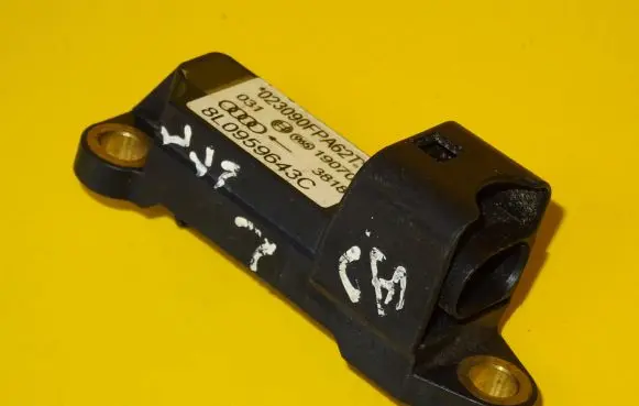 Audi A3 S3 8P Airbag deployment crash/impact sensor 8L0959643C