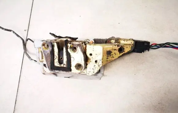 Mazda 323 F Front door lock
