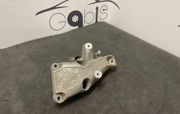 BMW 5 E60 E61 Engine mount bracket 22116776529 221133 24168110