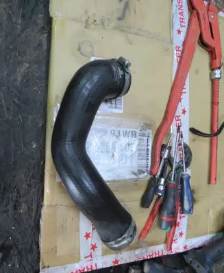 Land Rover Discovery 4 - LR4 Intercooler hose/pipe AH229G738AC