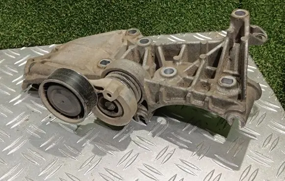 Mercedes-Benz Citan W415 Engine mounting bracket 8200669495