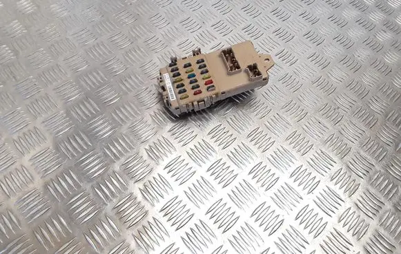 Subaru Impreza I Fuse module 980825