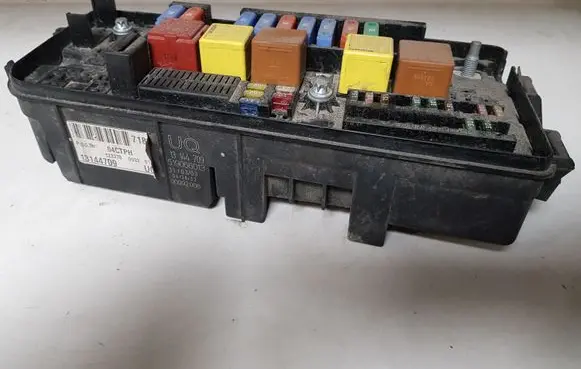 Opel Signum Fuse module 13144709