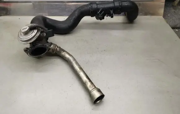Mercedes-Benz C W203 EGR valve A6110900754 A2035200095 A2035281582
