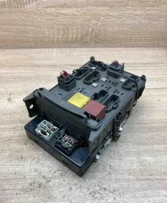 Renault Laguna II Fuse module 21653295 8200228570