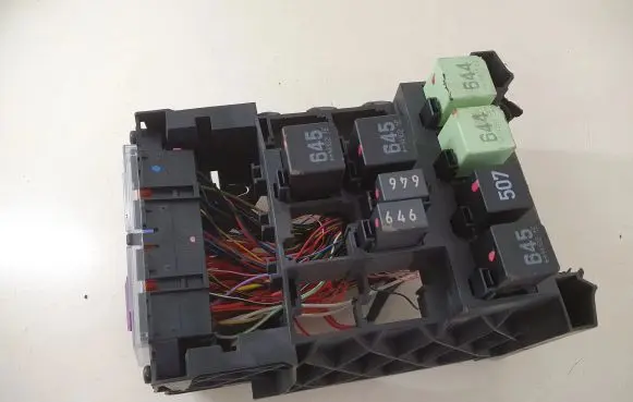 Volvo V70 Fuse module