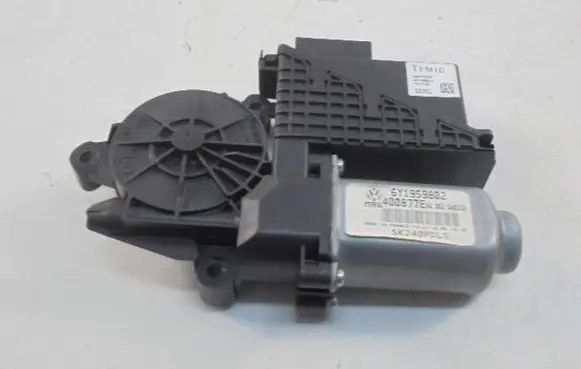Skoda Fabia Mk1 (6Y) Front door window regulator motor 6Y1959802